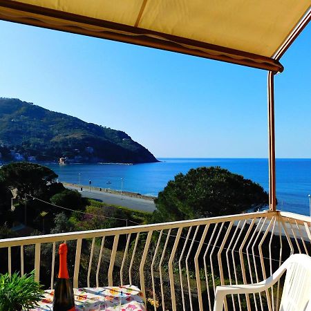 Spazioso Appartamento Vista Mare, 레반토 외부 사진